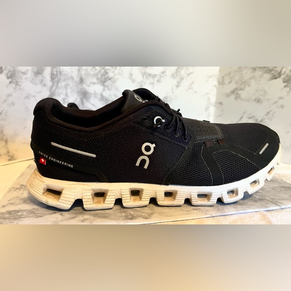 OC  - On Cloud 5  - women’s tennis shoes. Size 9